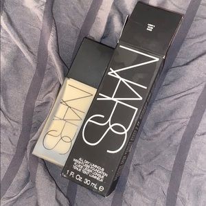 NARS Luminous Weightless Foundation